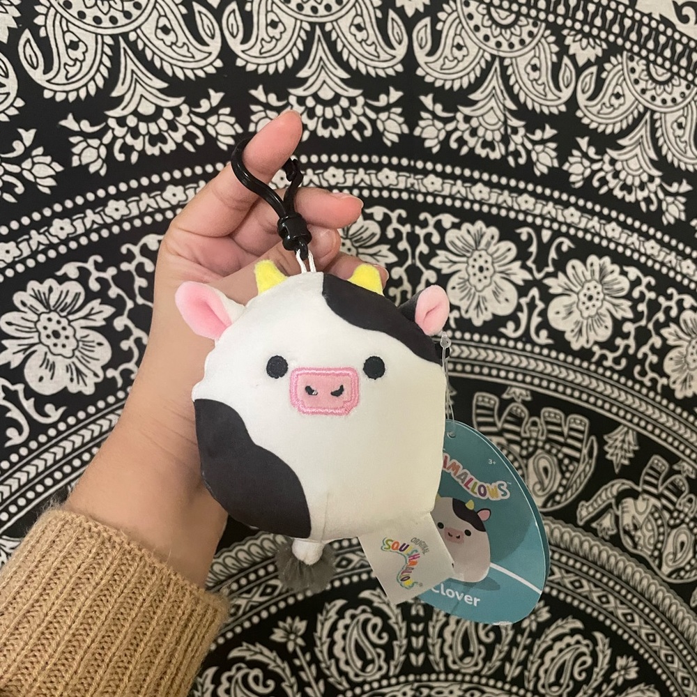 NWT clover squishmallow clip